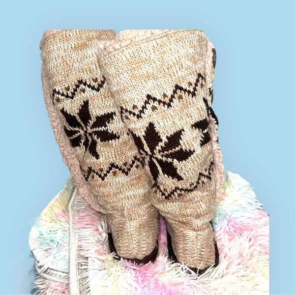 Muk Luks A La Mode Beige And Brown With Five Buttons Each Boots Women’s Size 9 - Picture 5 of 7